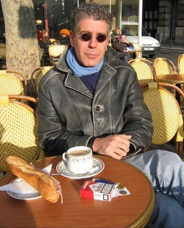 Anthony Bourdain looking cunty in a Parisian cafe
