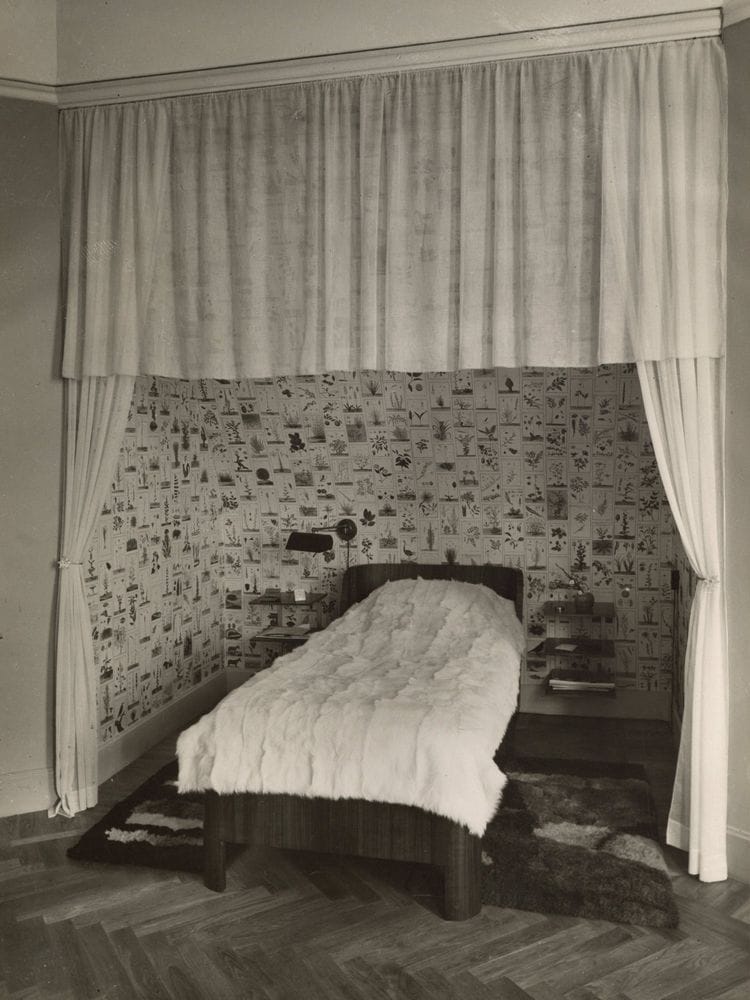Floral Print–Lined Sleeping Alcove