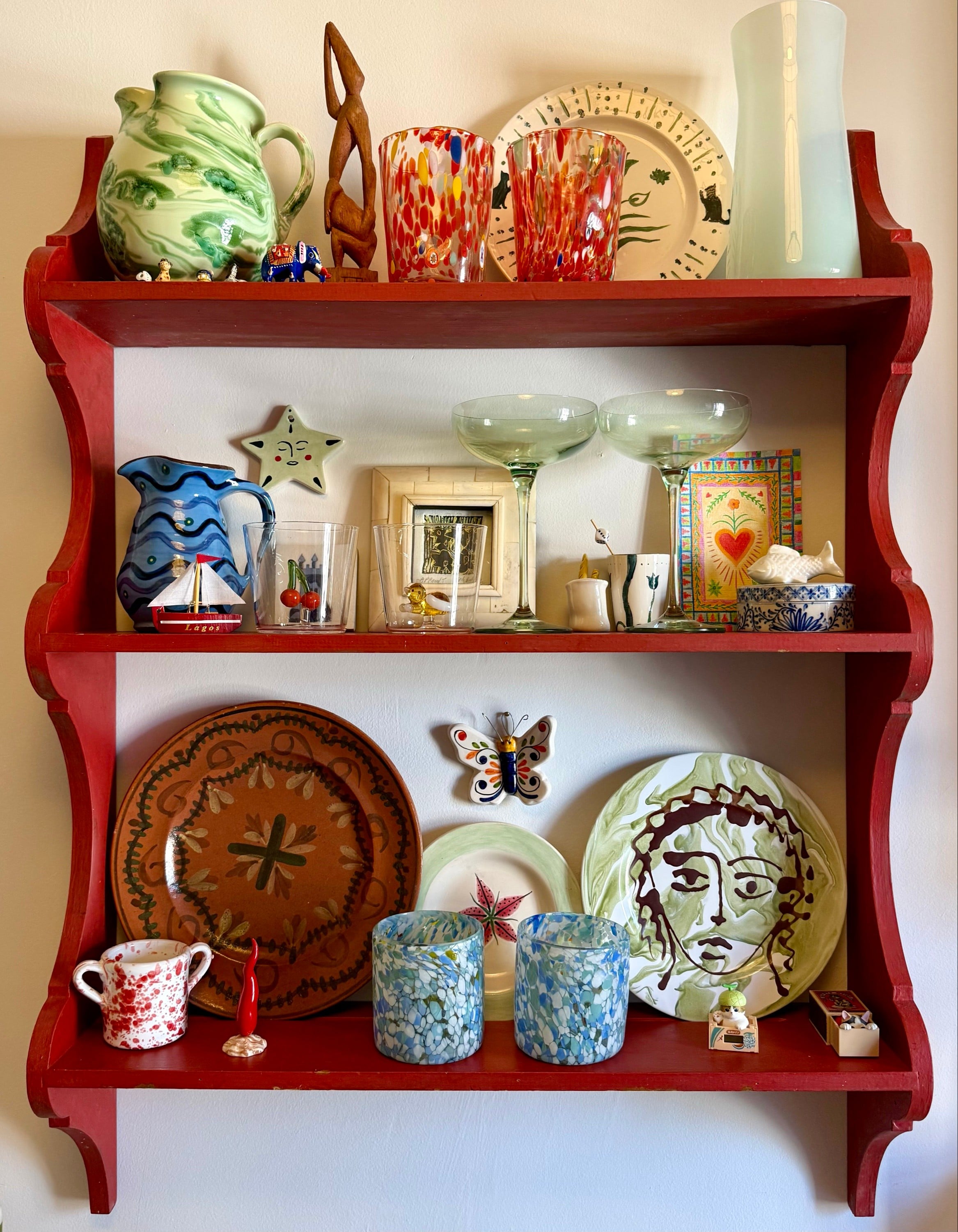 Hanging kitchen shelves