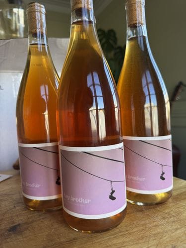 www.instagram.com/heybrotherwines