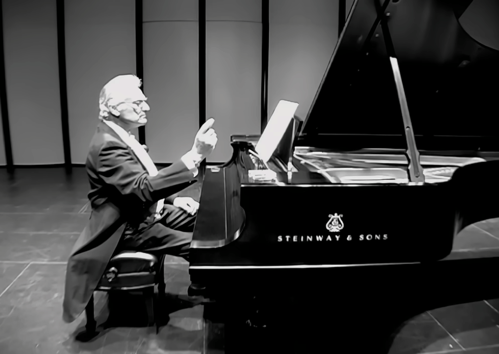 William Marx performs John Cage's 4'33"