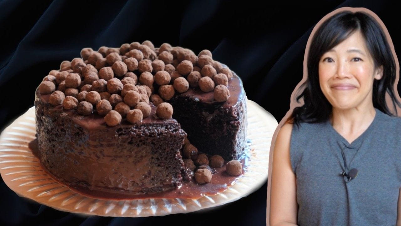 Easy 6-Minute Chocolate Crunch Cake
