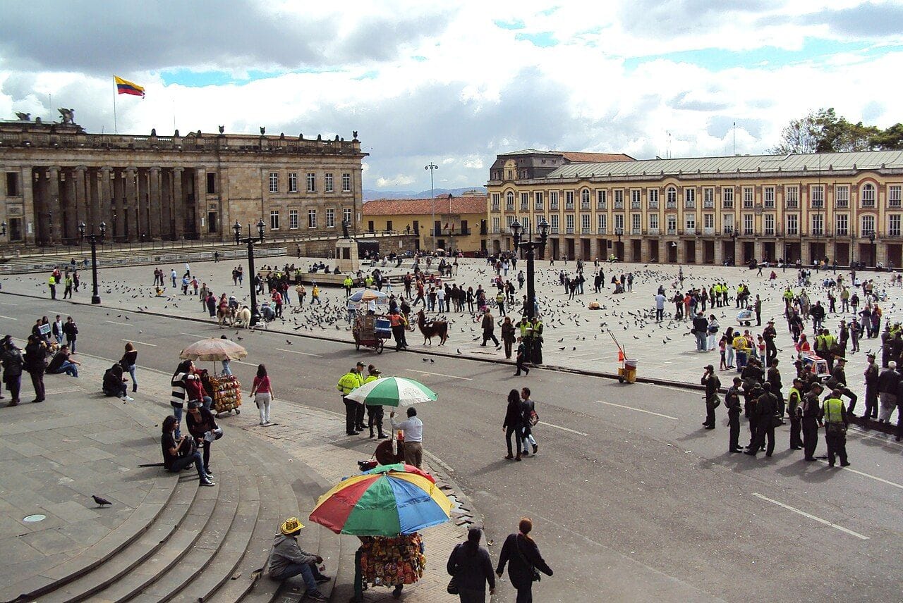 Plaza de Bolívar - Wikipedia