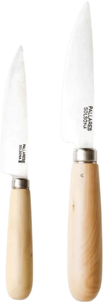 Kitchen knives with boxwood handles