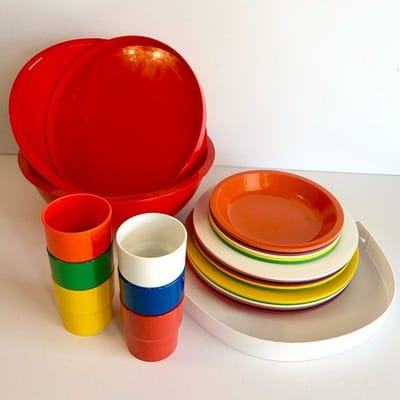 Retro Picnic Basket Plastic Serving Set