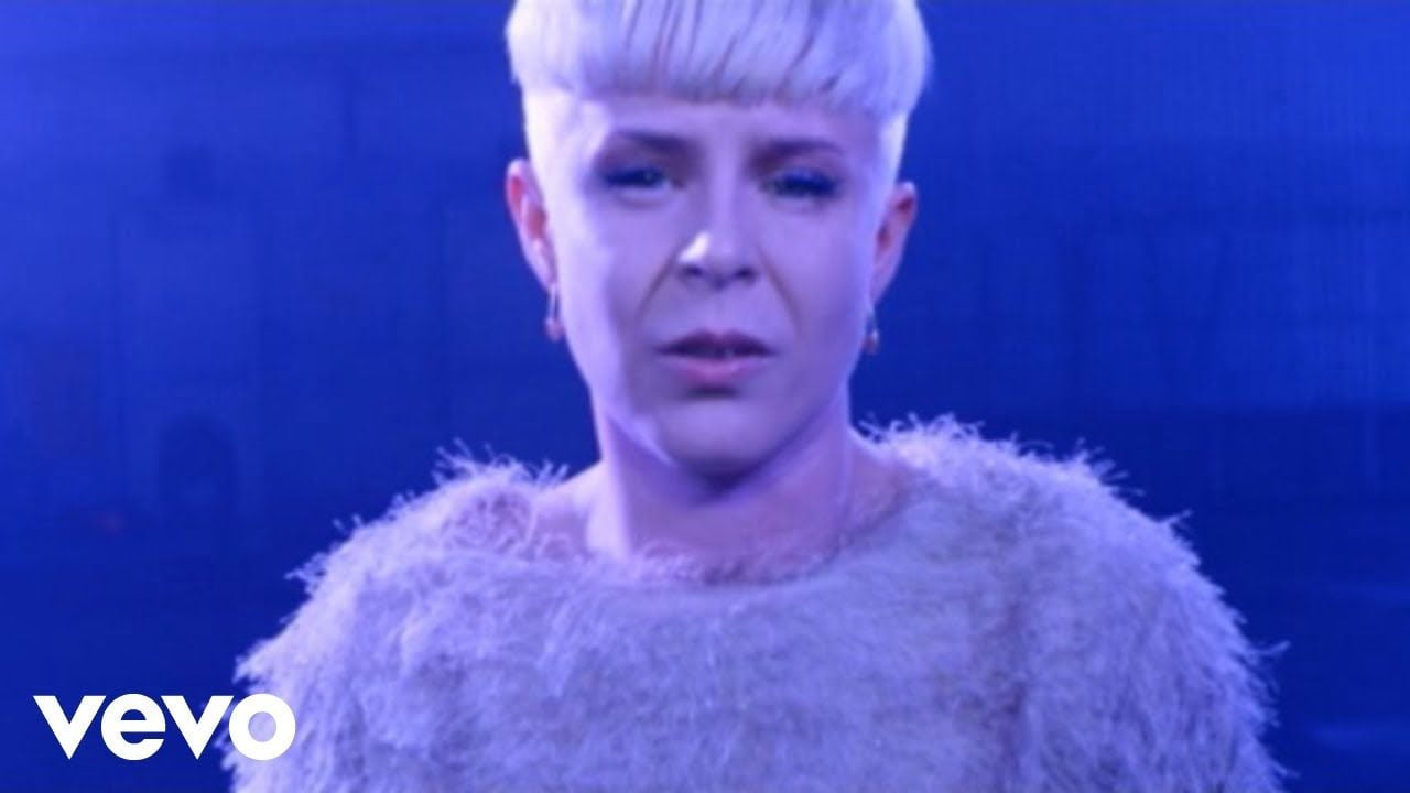 Robyn's Call Your Girlfriend video