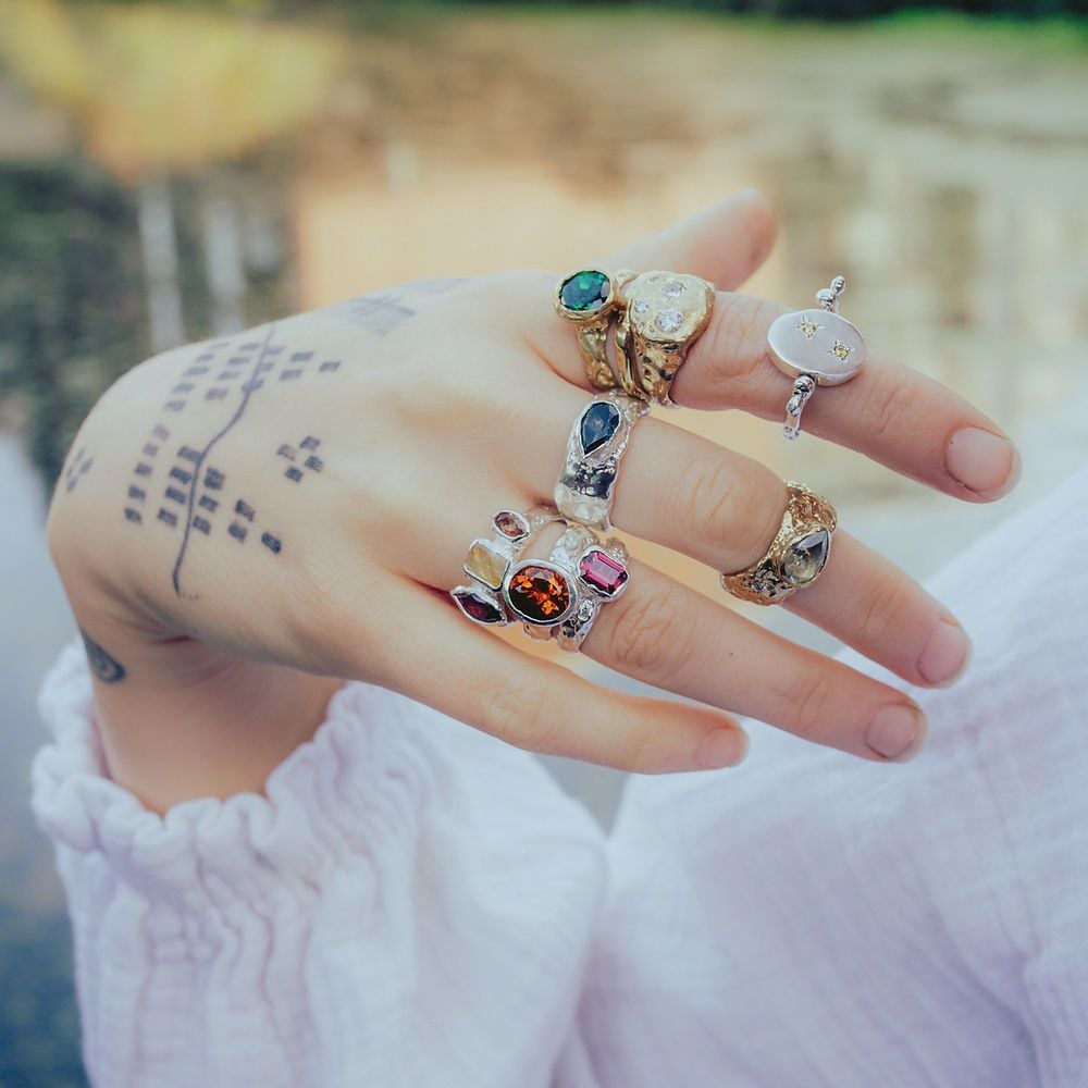 The floating jeweller