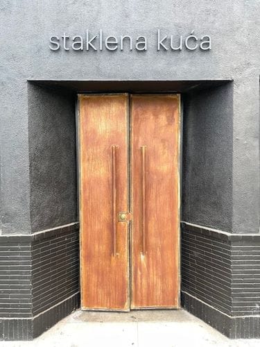 Staklena Kuća