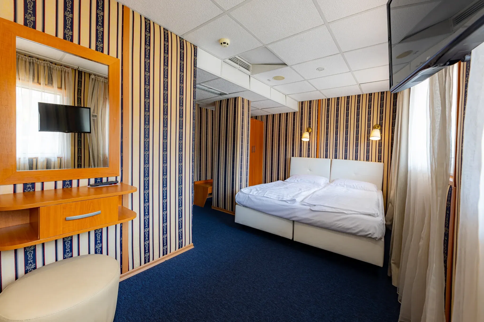 Grand Jules Boat Hotel 