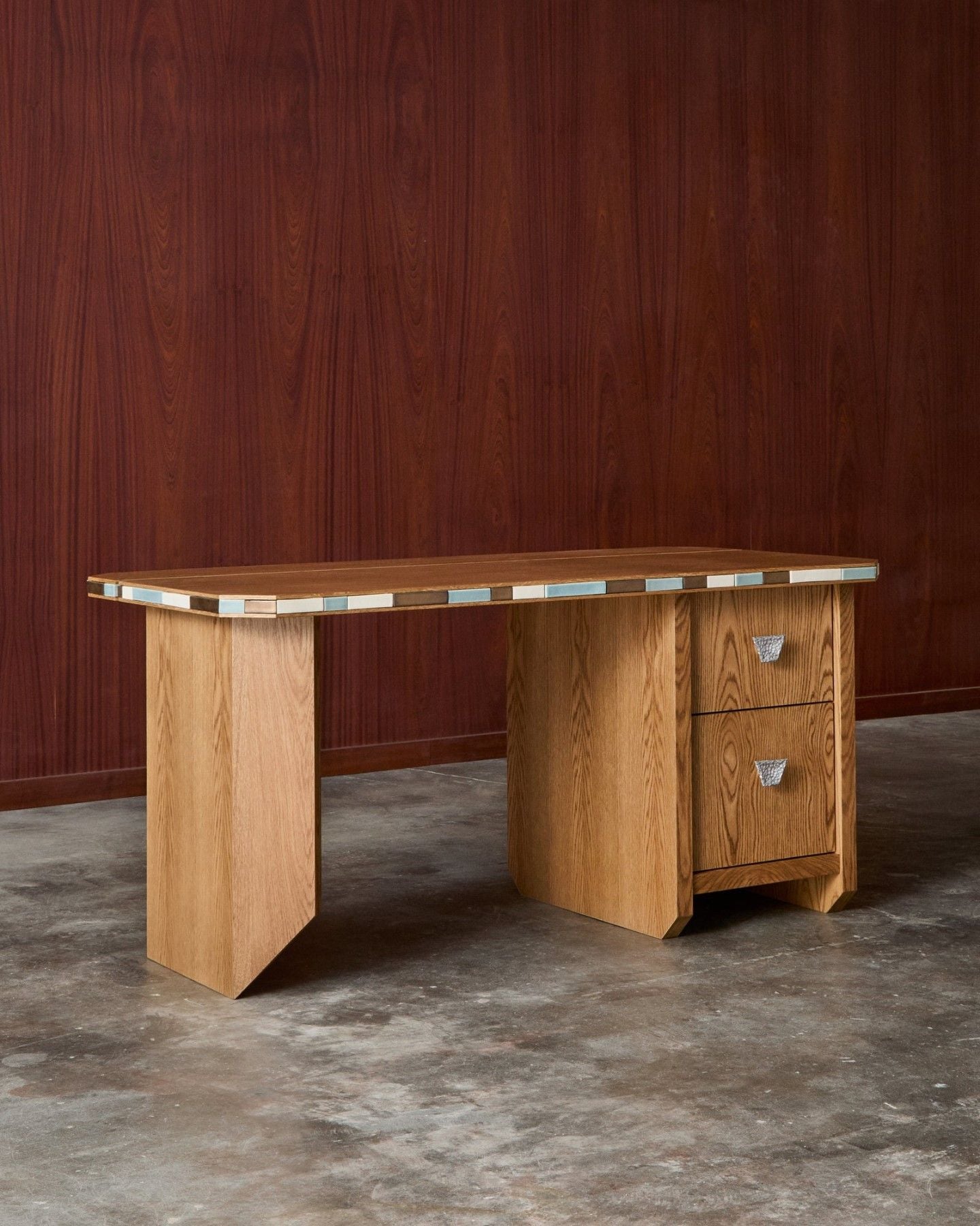 Delf Desk