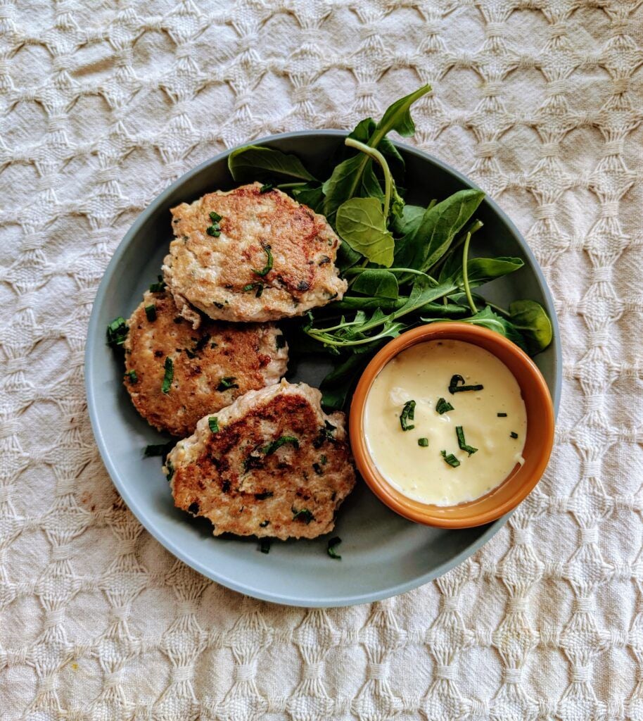 Spinach & green garlic chicken patties with garlic mayo