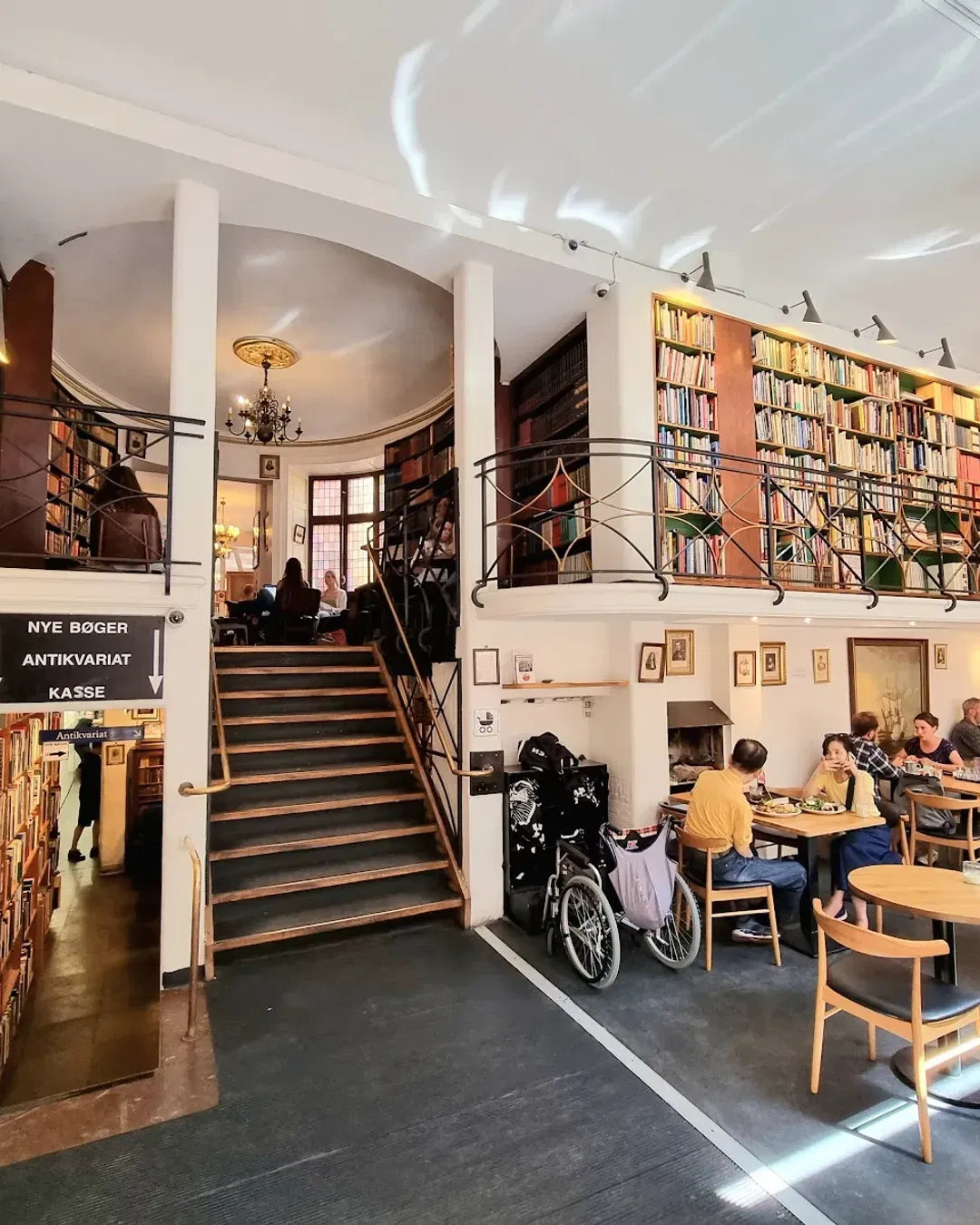 Paludan Bog & Café (Copenhagen, Denmark)