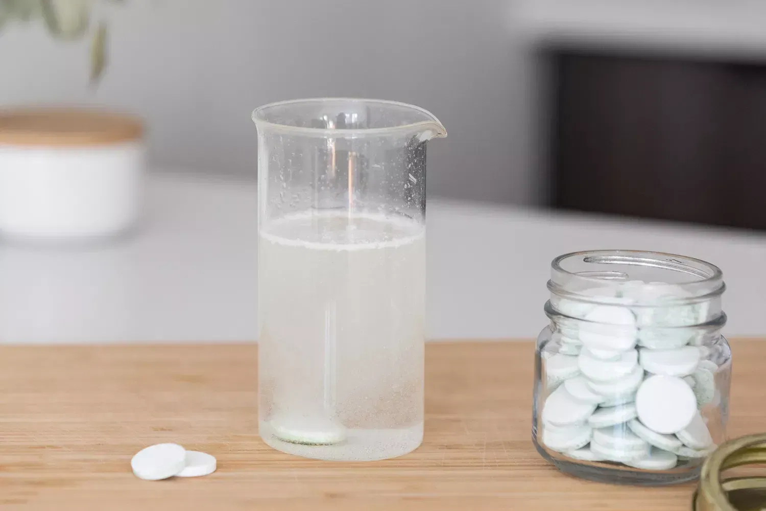 Denture tablets for cleaning
