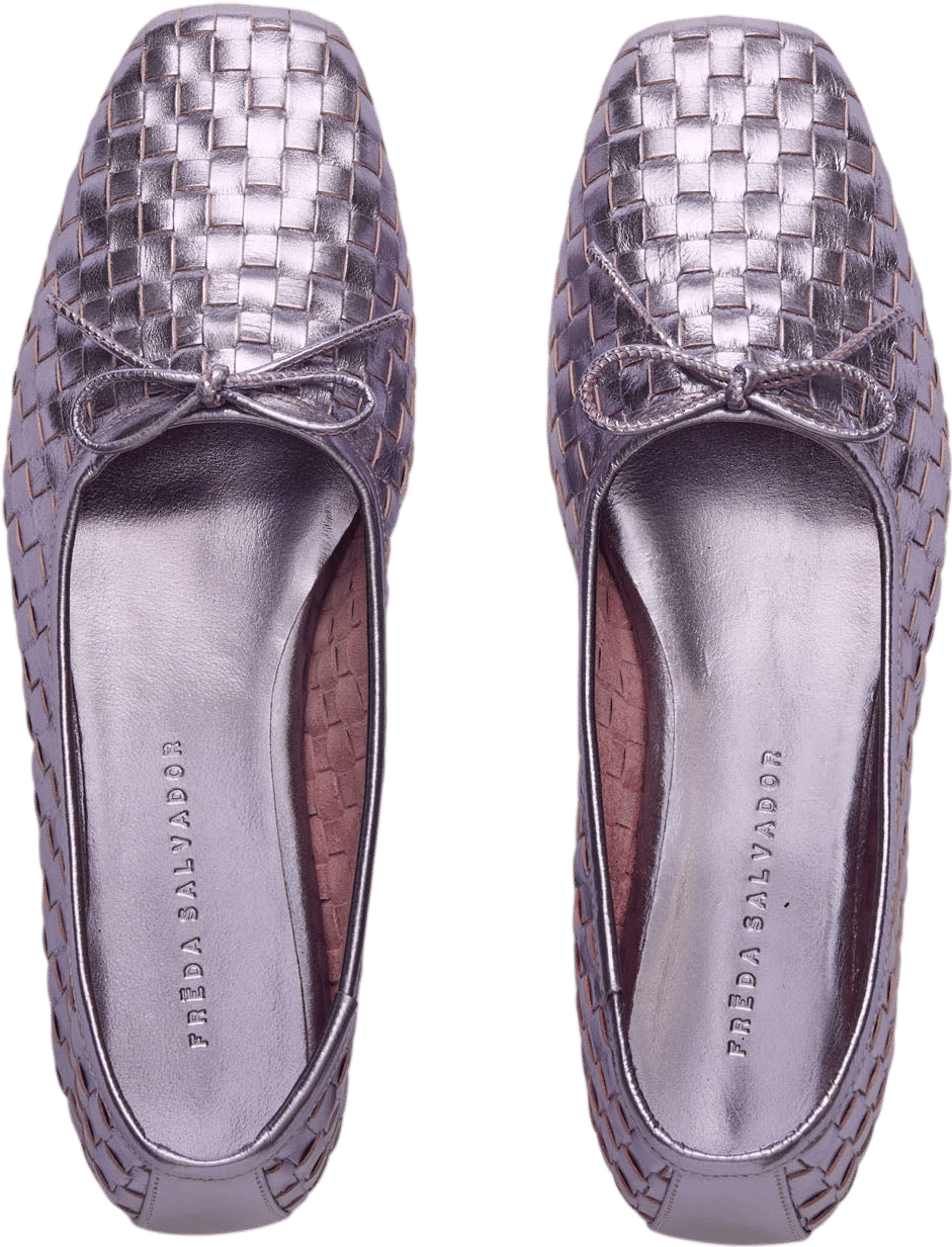 Juicy metallic flats
