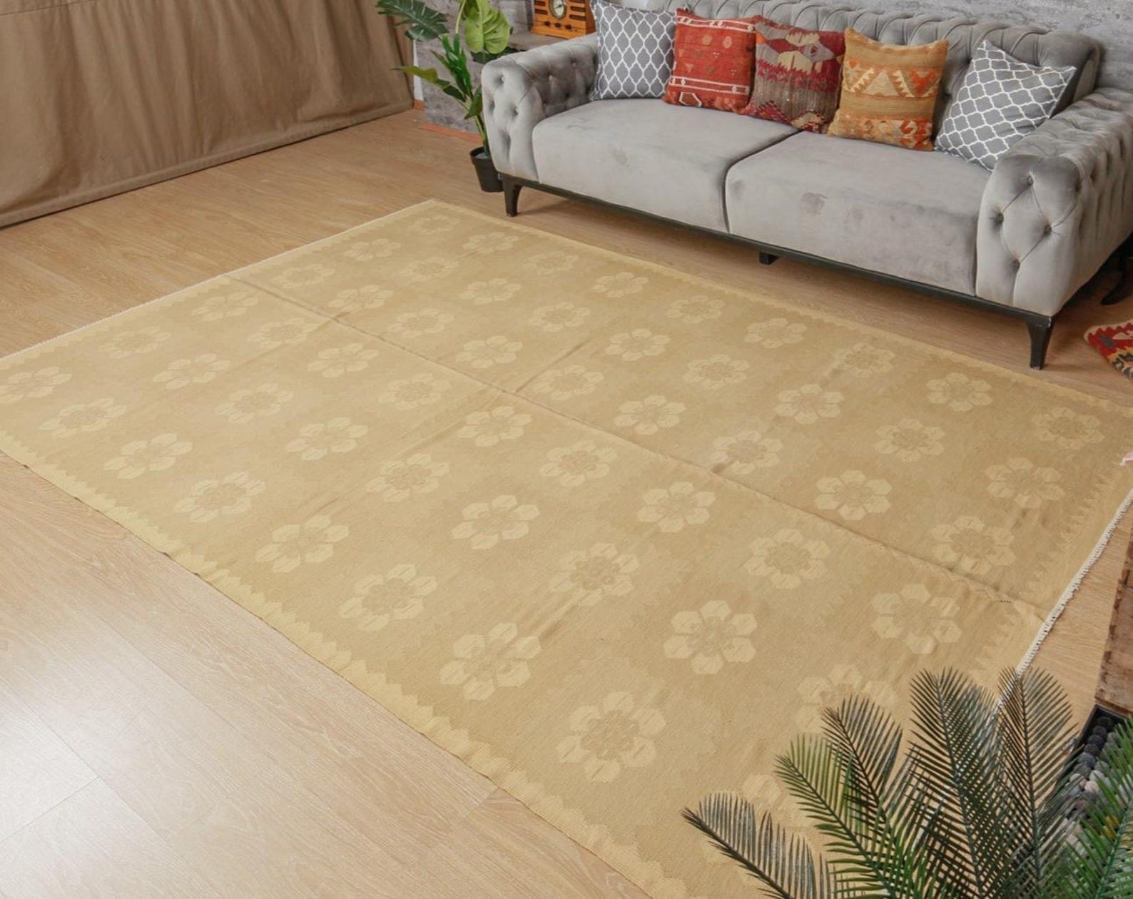 Vintage Beige Floral Kilim Rug 5'11" x 9'10"