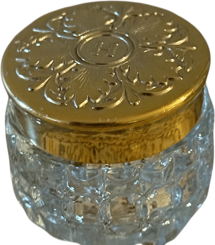 Buying vintage jars for face products