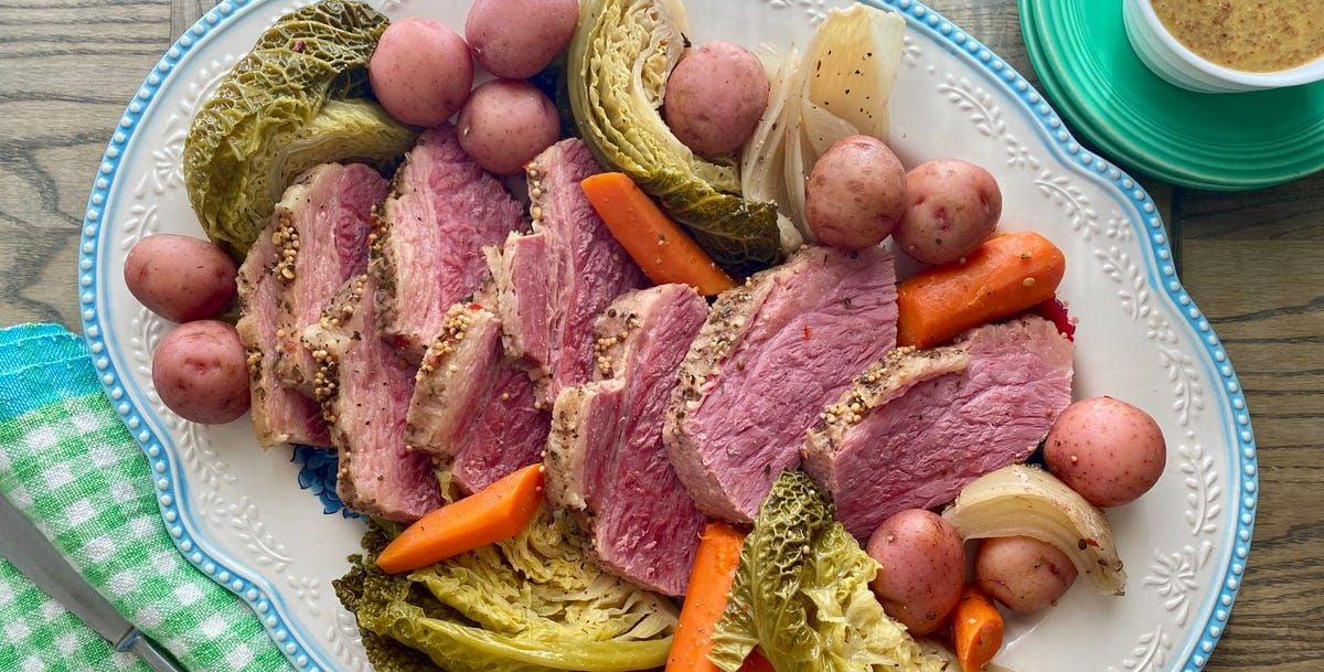 Slow Cooker Corned Beef and Cabbage